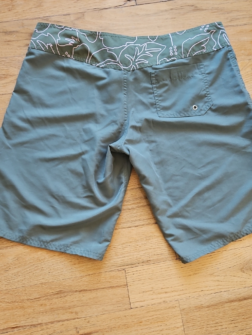 Carve Designs Board Shorts, EUC - Picture 3 of 3